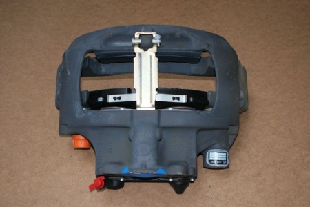 Brzdový třmen XF original komplet pravý Brzdový třmen XF original komplet pravý